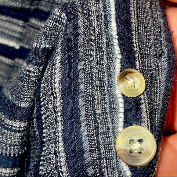 Kuhl Long Sleeve Button Down Shirt Blue, Gray, Black and White Stripes LARGE - Picture 6 of 11